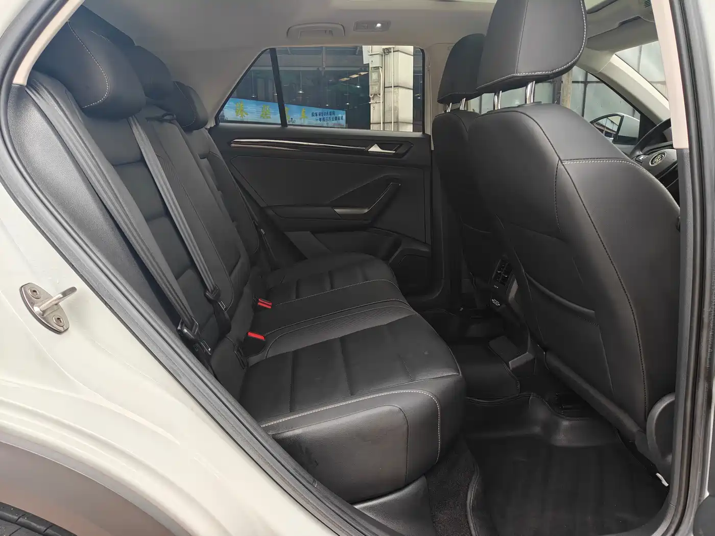 VOLKSWAGEN T-ROC EXPLORING SONGS