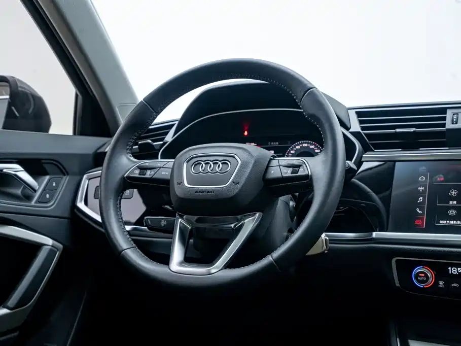 Photo 15 - Audi Q3