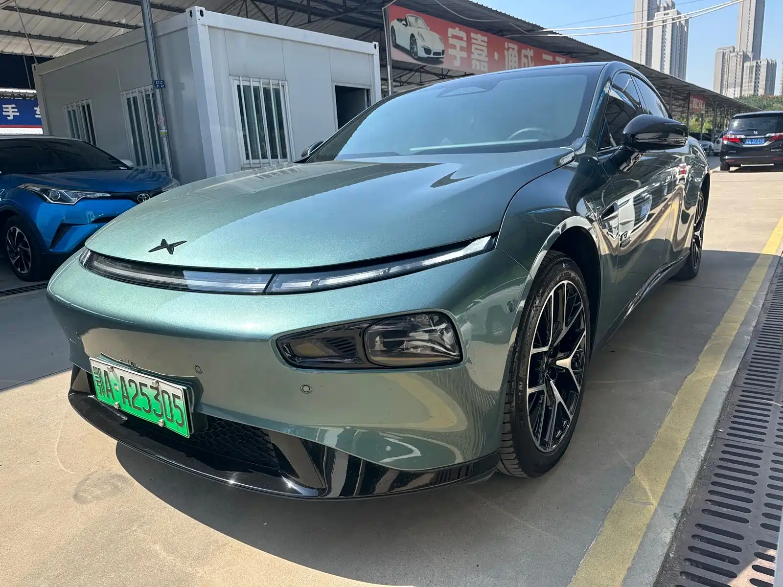 Фото 1 - XPeng P7