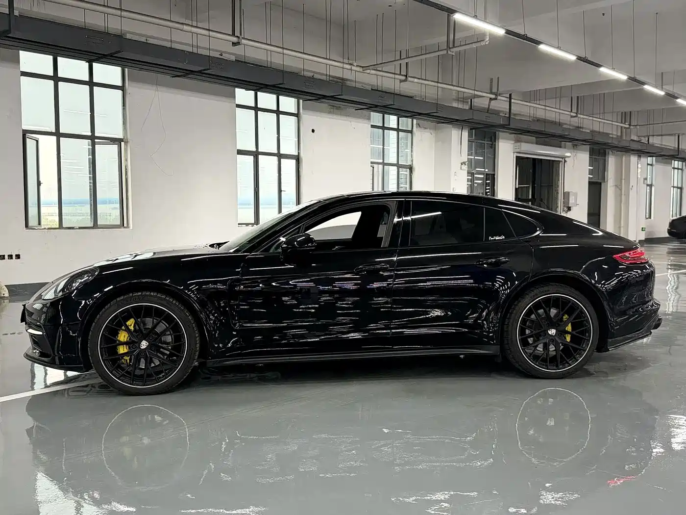 Фото 3 - Porsche Panamera
