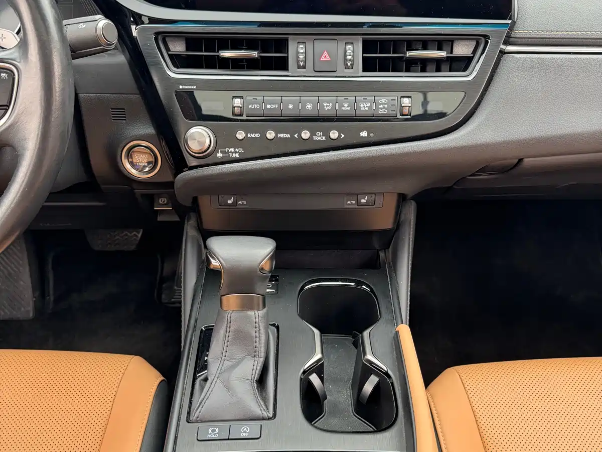 Lexus ES 2023 200 Excellence Edition фото 20