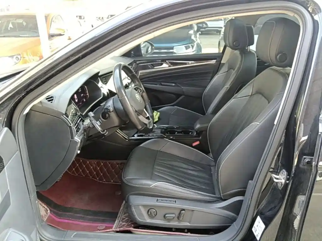 صورة 15 - Volkswagen Passat
