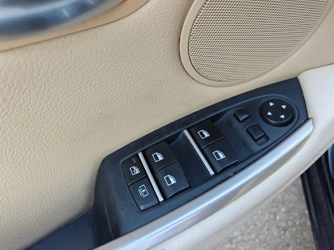 BMW 5 Series GT 2010 535i Luxury Model фото 14