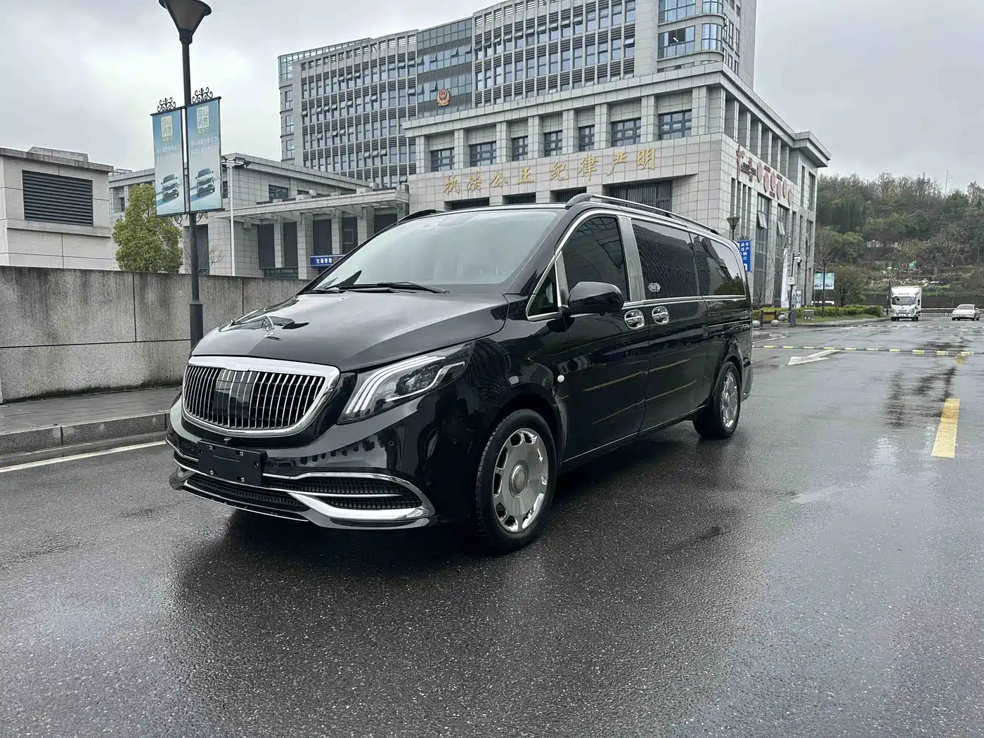 Mercedes-Benz Vito 2023 2.0T Business 7-Seater