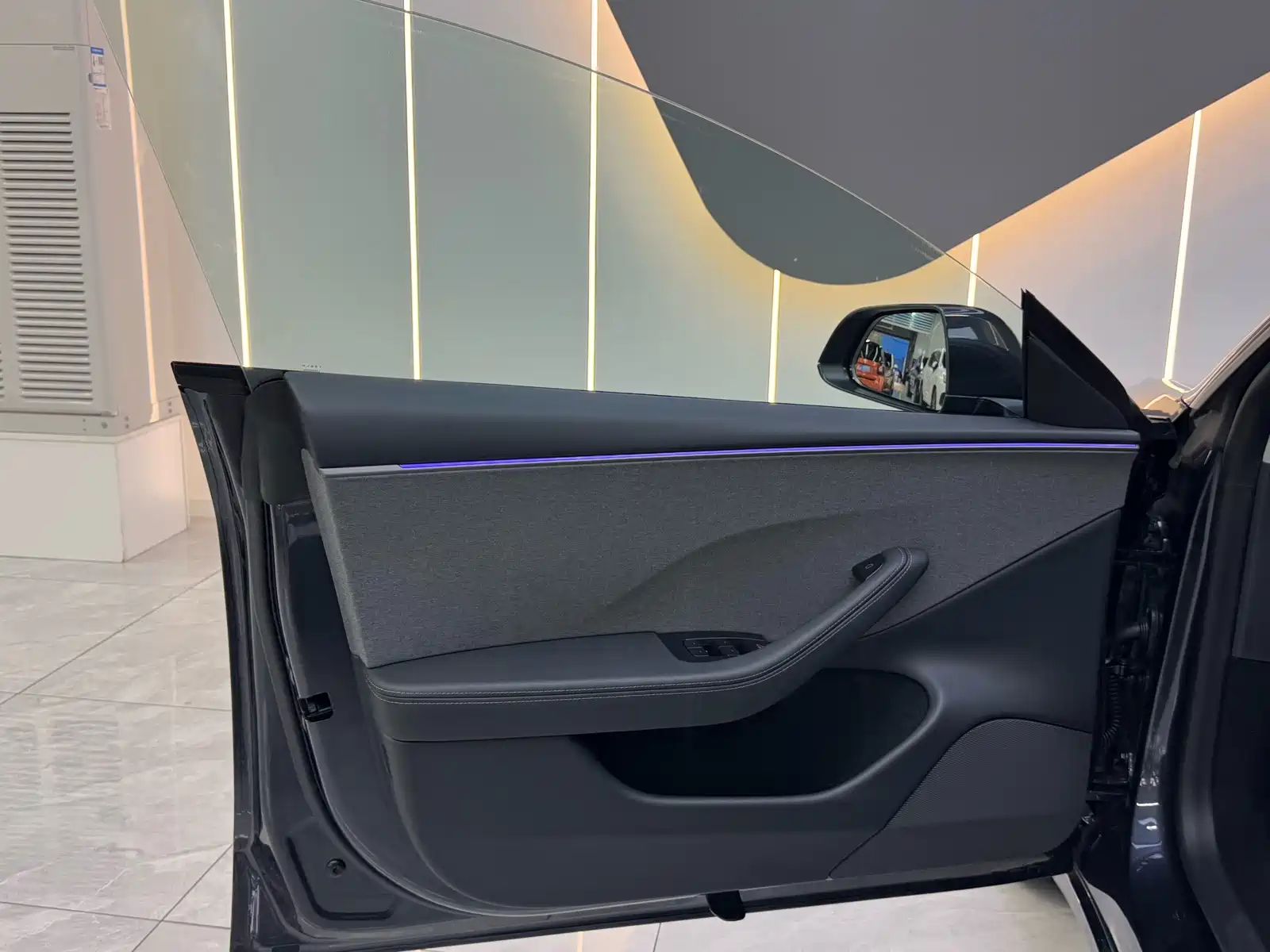Фото 12 - Tesla Model 3
