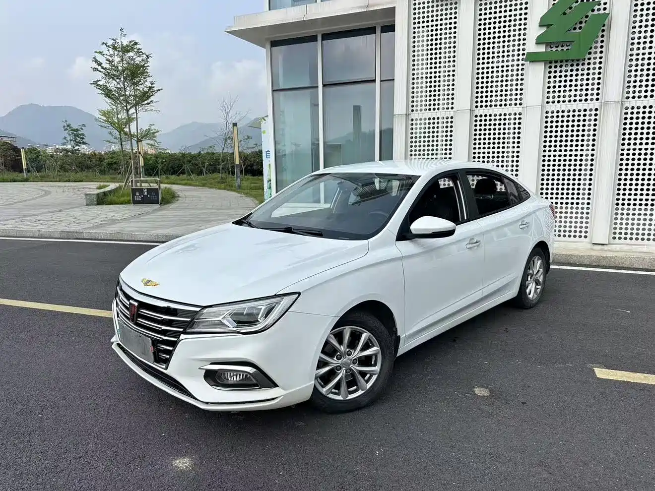 Фото 3 - Roewe i5
