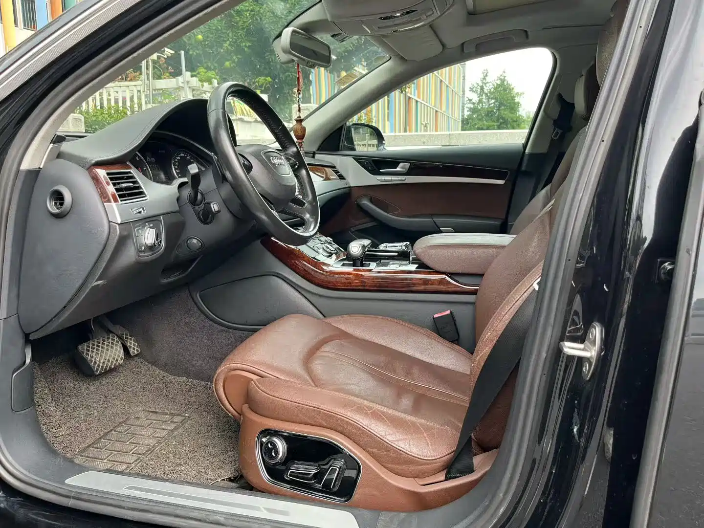 Фото 7 - Audi A8