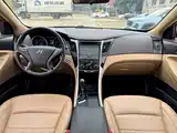 Photo 8 - Hyundai Sonata
