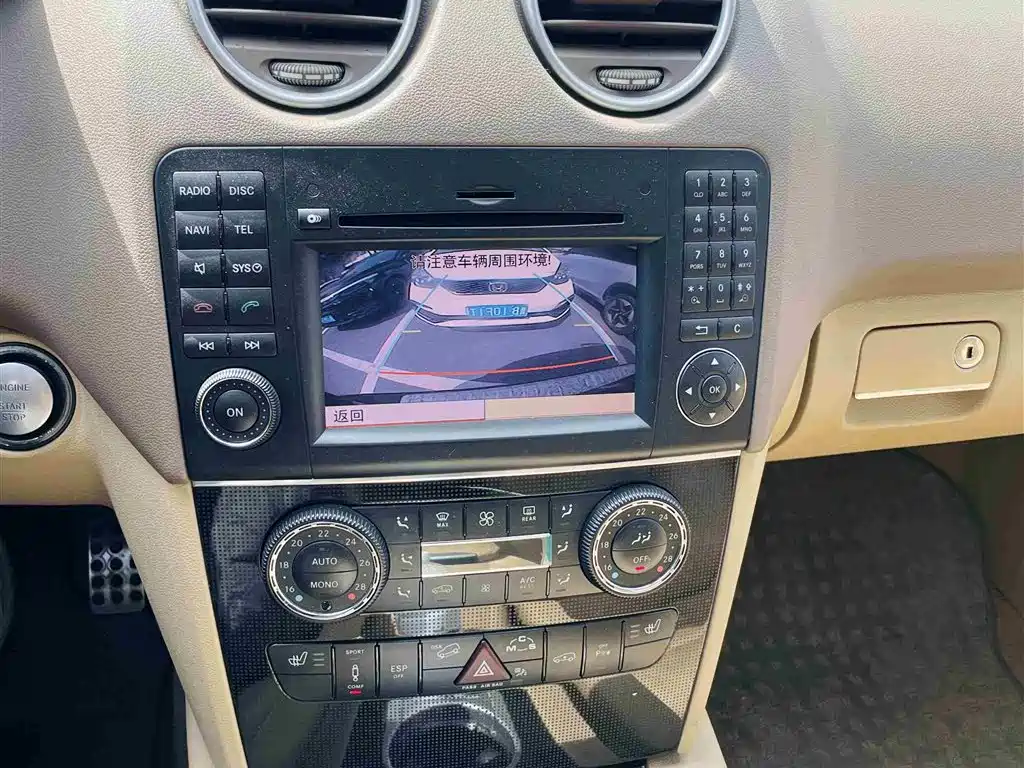 Mercedes-Benz M-Class AMG 2011 AMG ML 63 фото 33