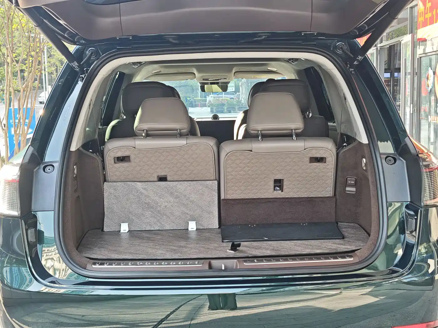 AITO Wenjie AITO M9 2024 Range Extender Max Edition 42kWh 6-seater фото 17