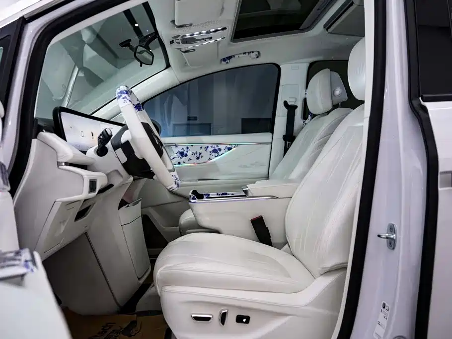 Фото 25 - Buick GL8