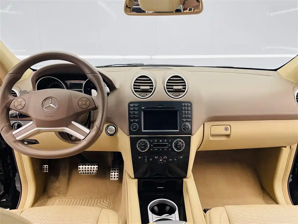Mercedes-Benz M-Class AMG 2011 AMG ML 63 фото 30