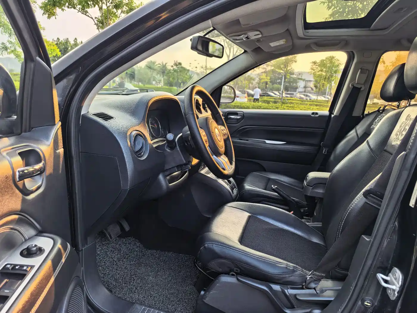 Jeep Compass (Import) 2015 2014 2.4L 4WD Serpentine Collector's Edition