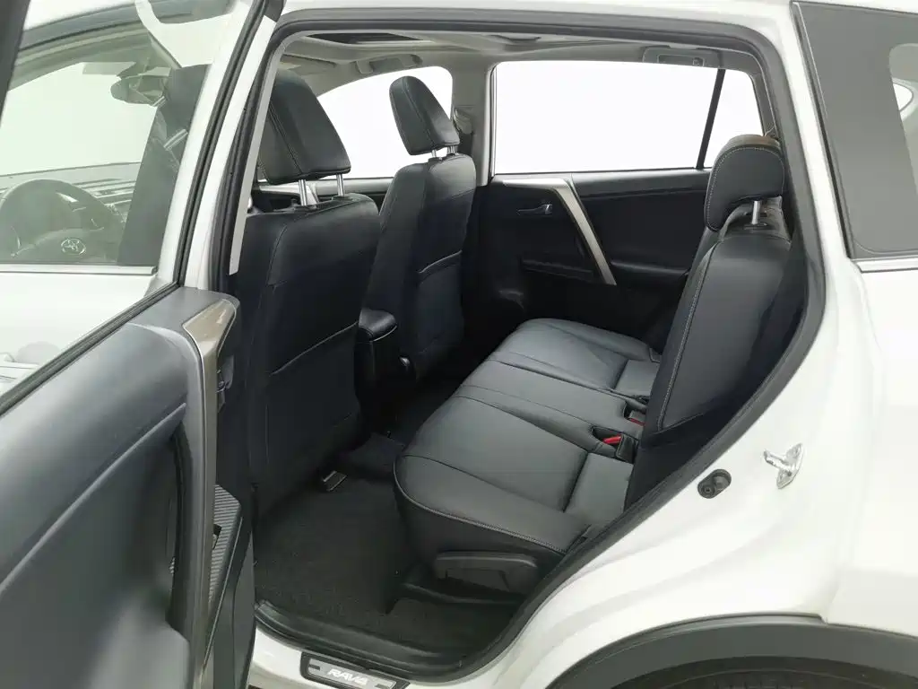 صورة 15 - Toyota RAV4