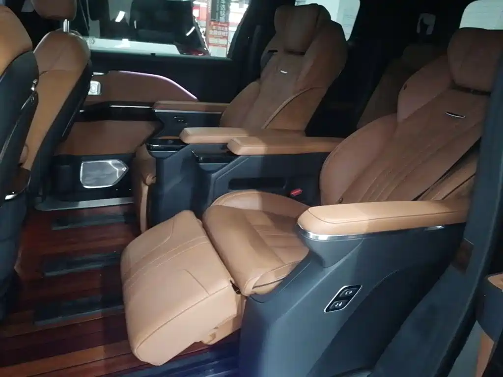 Hongqi HQ9 2024 2023 2.0T Smart Connect Flag Smooth Edition