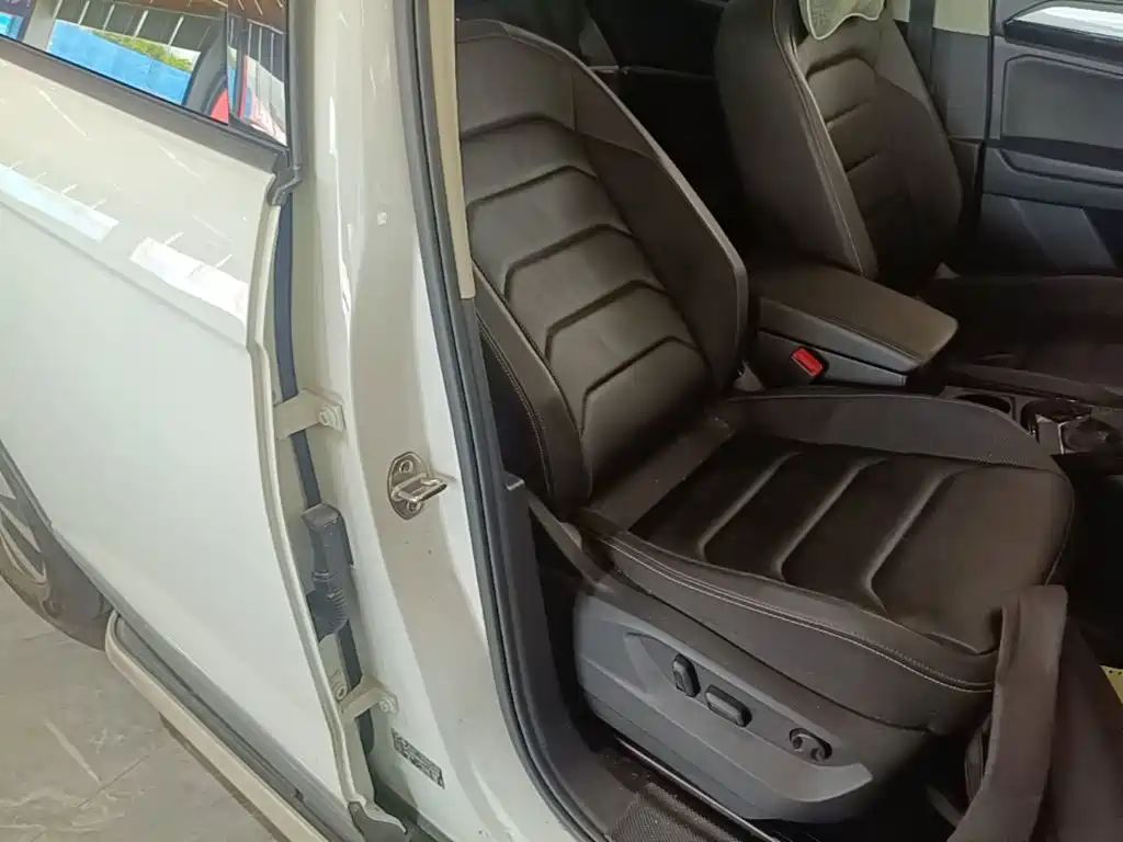 Фото 25 - Volkswagen Tayron