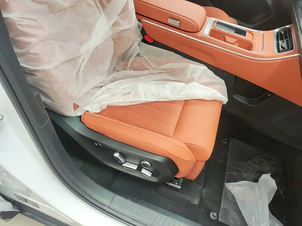 Nezha Auto Nezha L 2026 2024 Extended Range 310 Flash Charge Red Edition