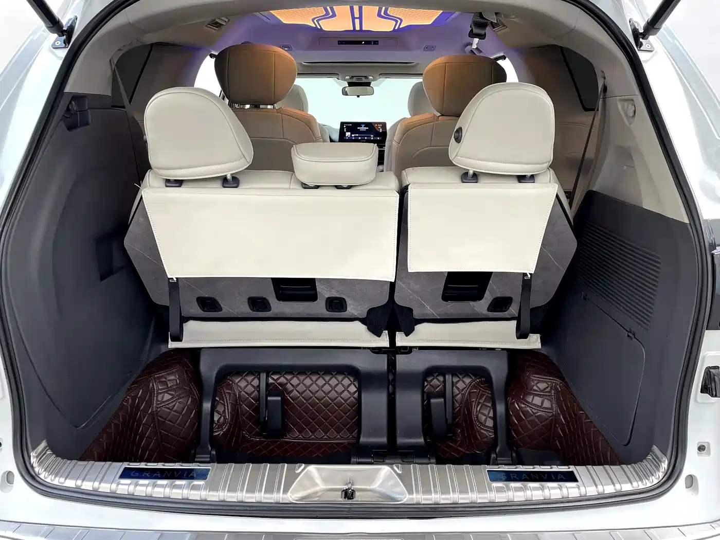 Toyota Granvia 2024 2.5L Hybrid Comfort фото 34
