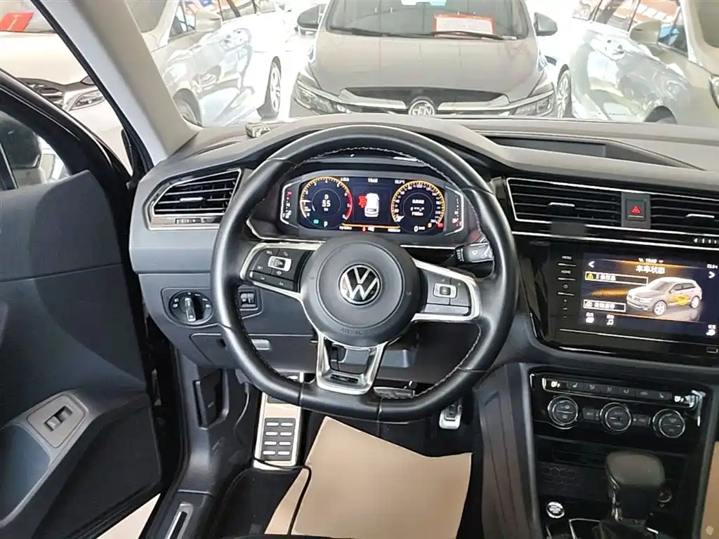 VOLKSWAGEN TIGUAN L