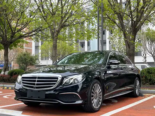 MERCEDES-BENZ E CLASS