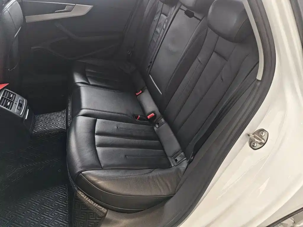 Фото 22 - Audi A4L