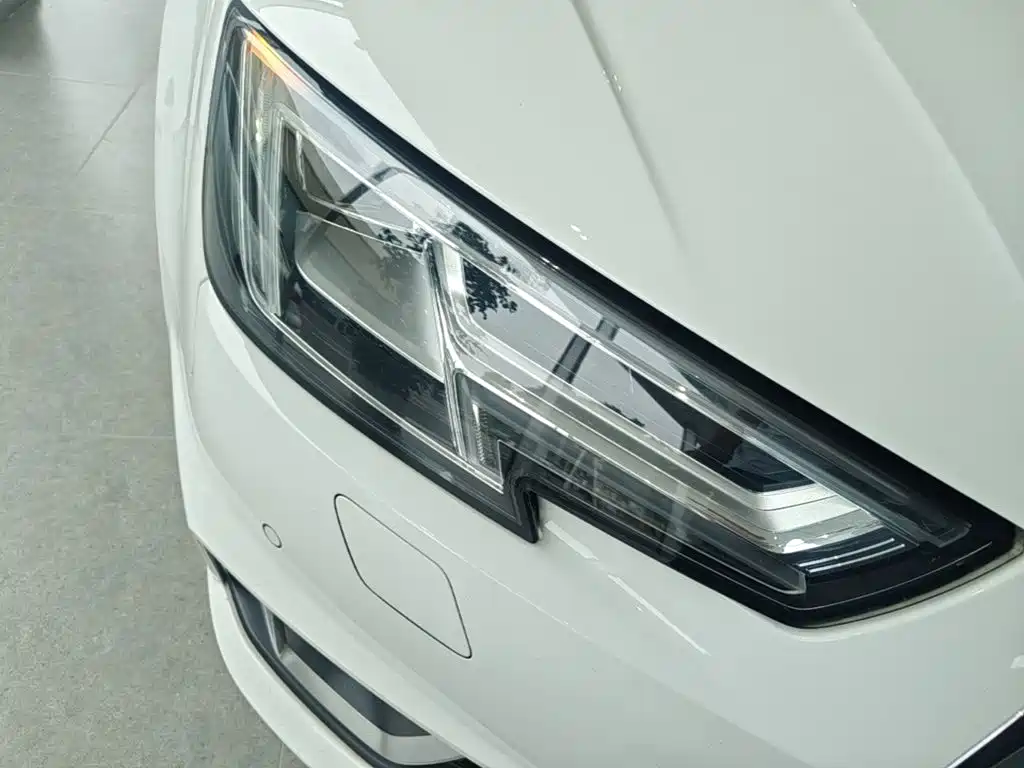 Фото 11 - Audi A4L