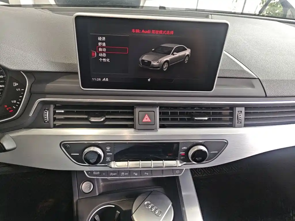 Фото 18 - Audi A4L