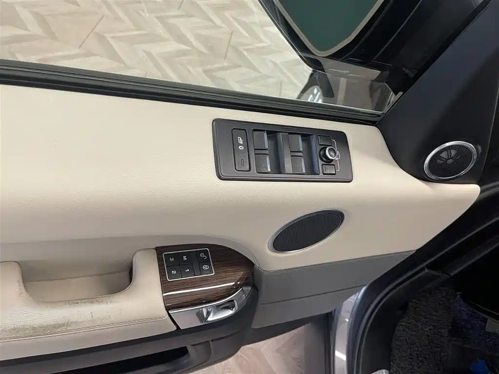 Land Rover Range Rover Sport 2014 3.0 SC V6 HSE фото 21