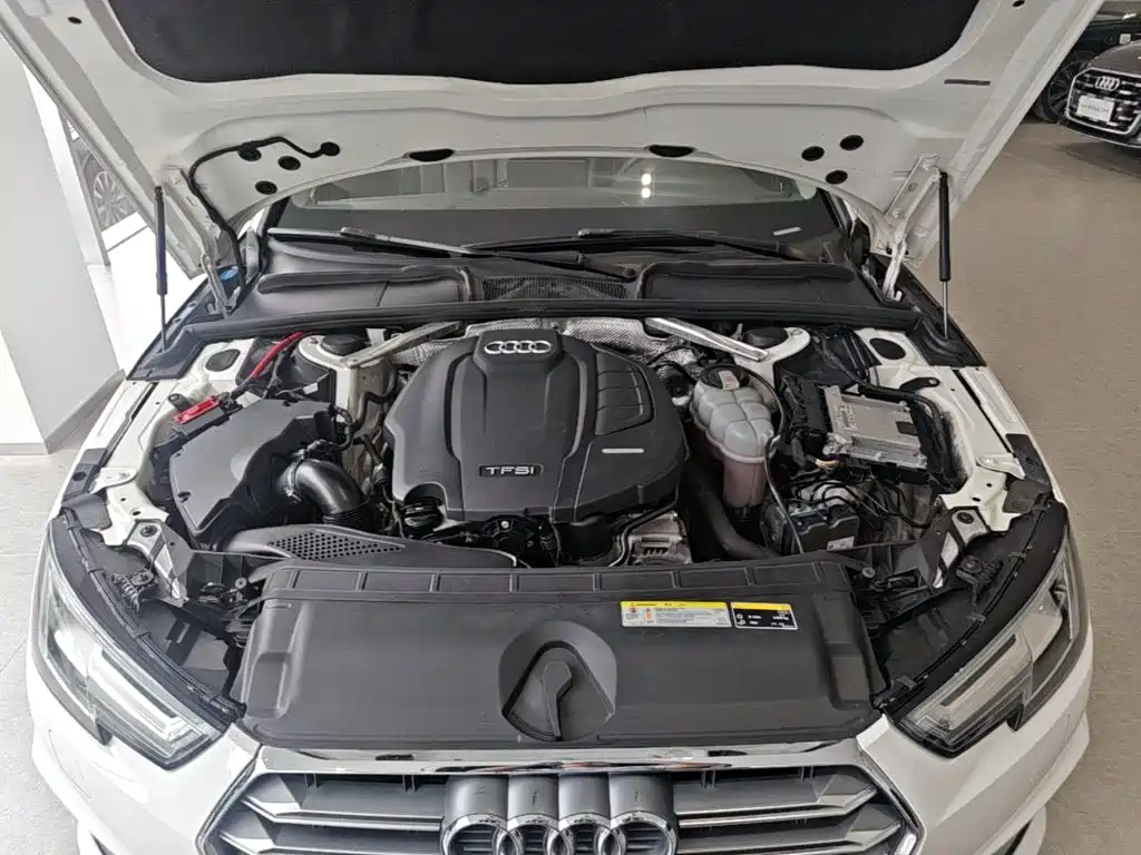 Фото 25 - Audi A4L
