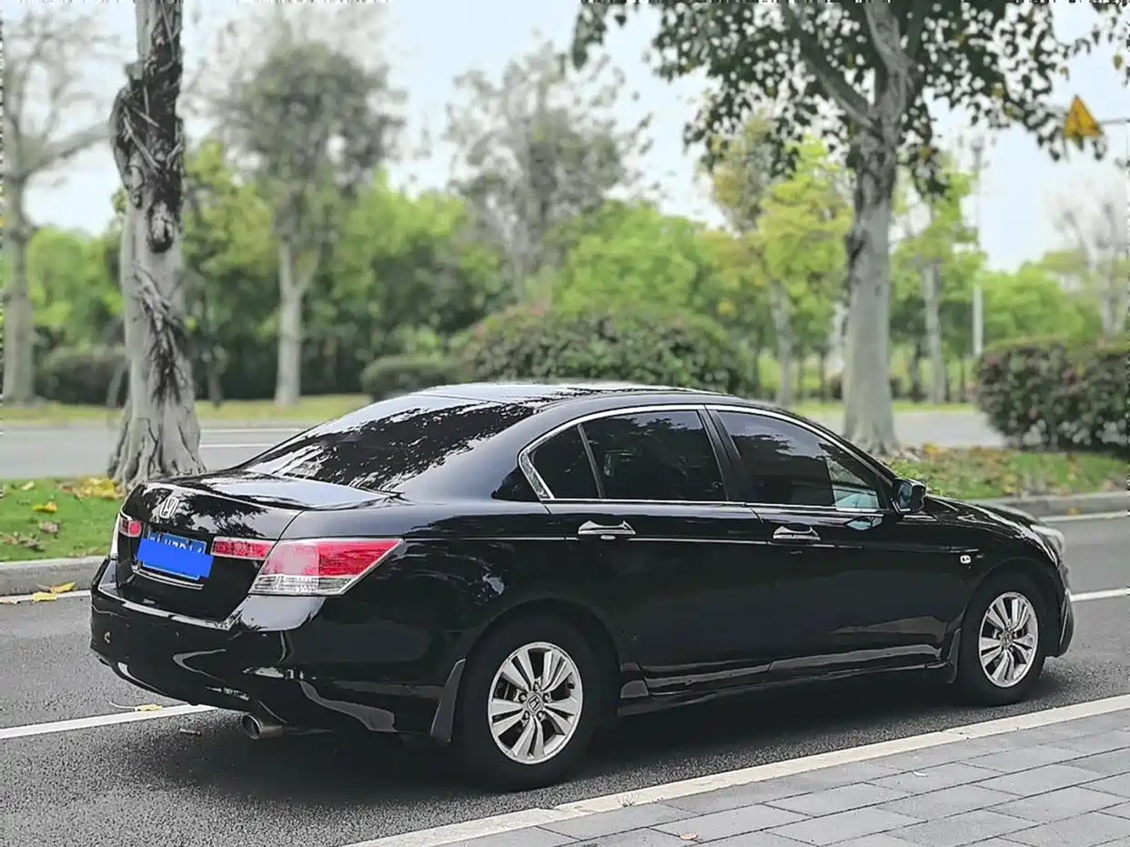 Фото 3 - Honda Accord