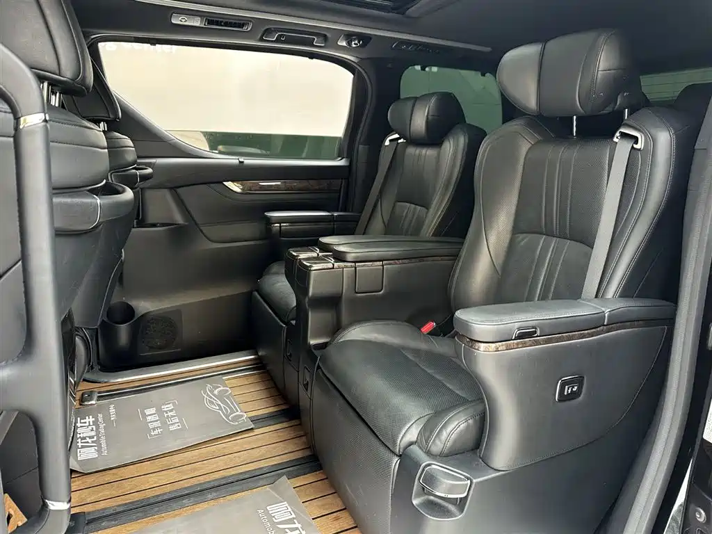 Toyota Vellfire 2020 Twin Engine 2.5L HV Premium Edition фото 11