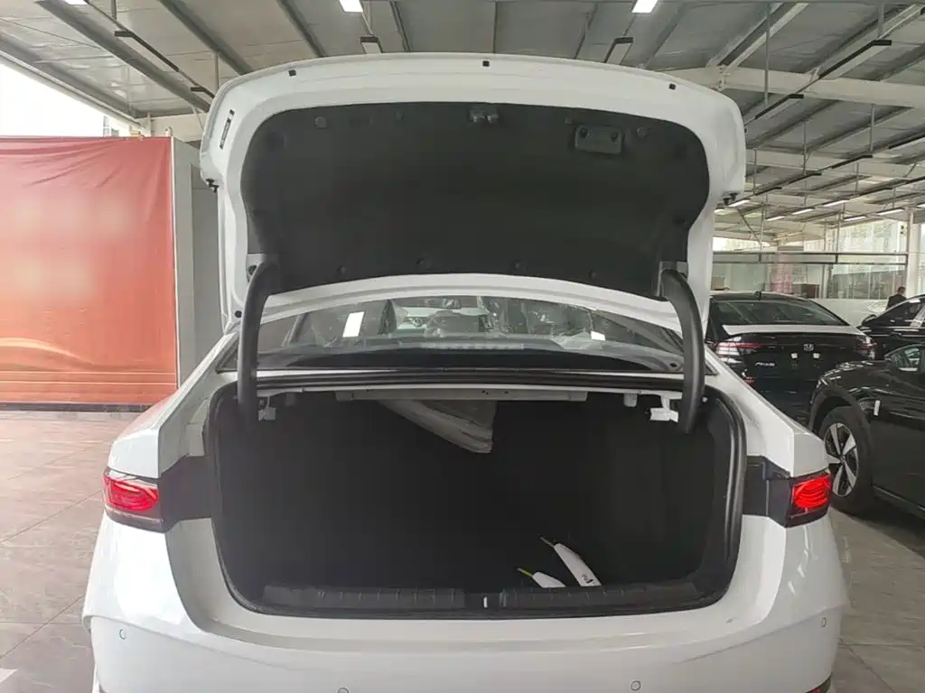 BYD Qin PLUS 2026 2026 DM-i Smart Edition 128KM Progressive