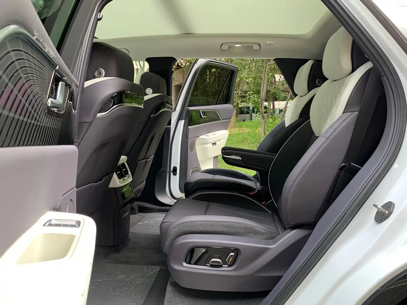 Hongqi E-HS9 2023 2022 690km Qi Xiang Edition (6-seater)