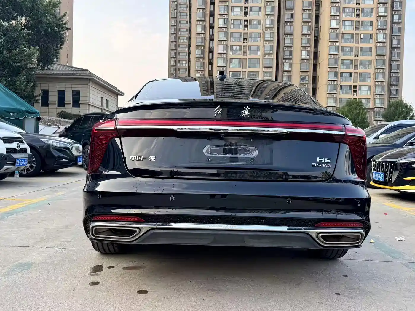 Фото 13 - Hongqi H5