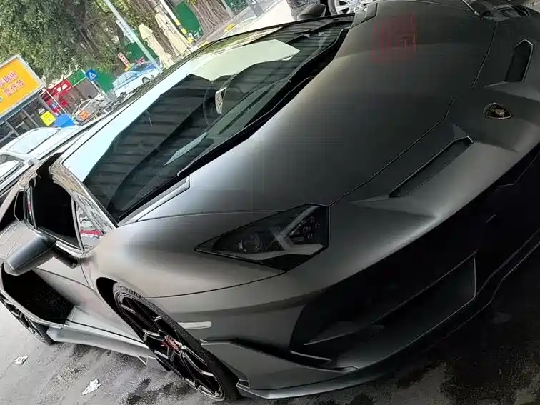 LAMBORGHINI AVENTADOR