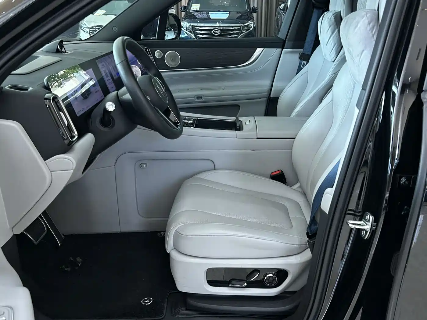 AITO Wenjie AITO M9 2024 Extended Range Ultra 42kWh 6-Seater фото 8