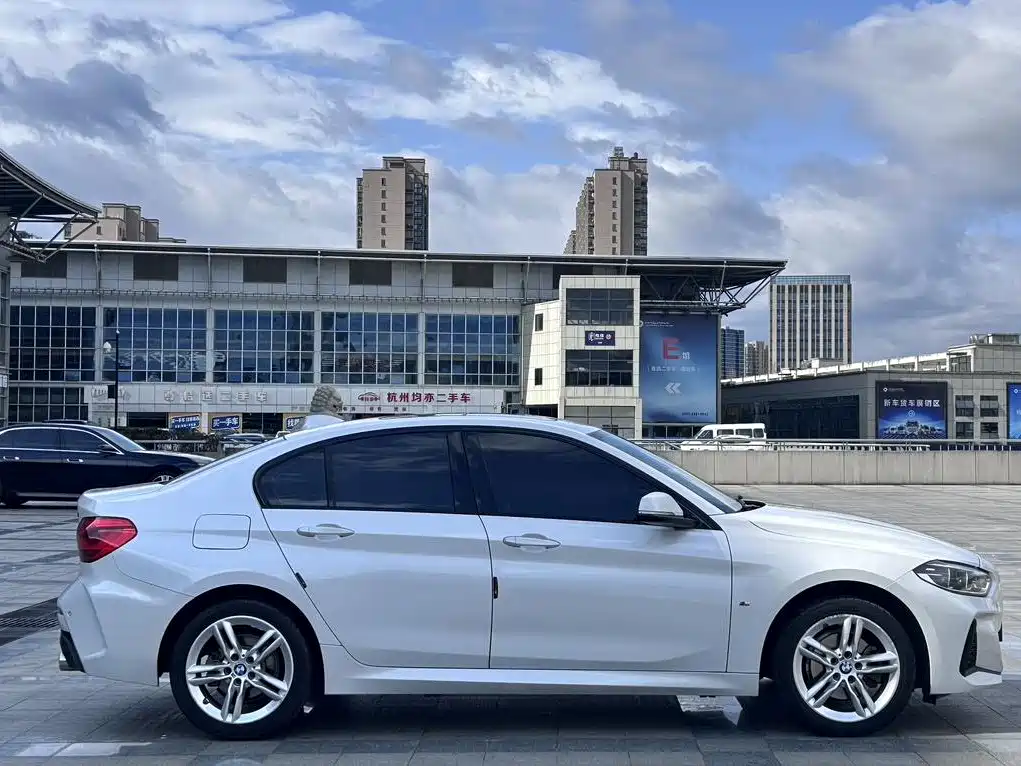 BMW 1 Series 2020 Model 120i M Sport Package фото 4