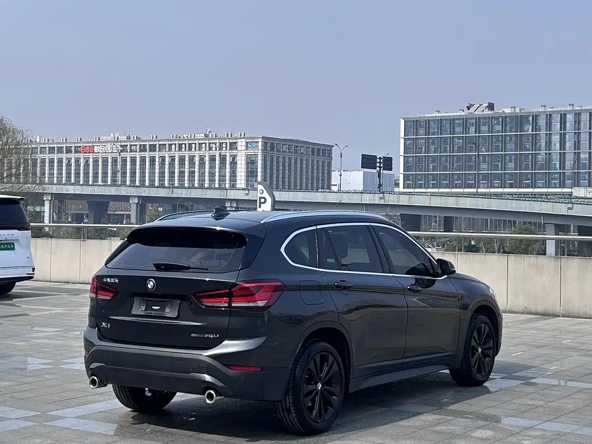 BMW X1 2021 sDrive20Li Fashion фото 3