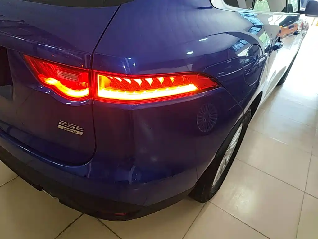 Фото 8 - Jaguar F-PACE