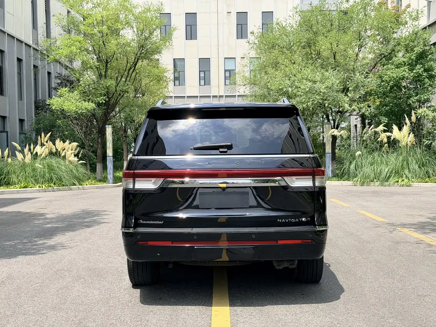 Lincoln Navigator 2023 2022 3.5T Presidential Edition