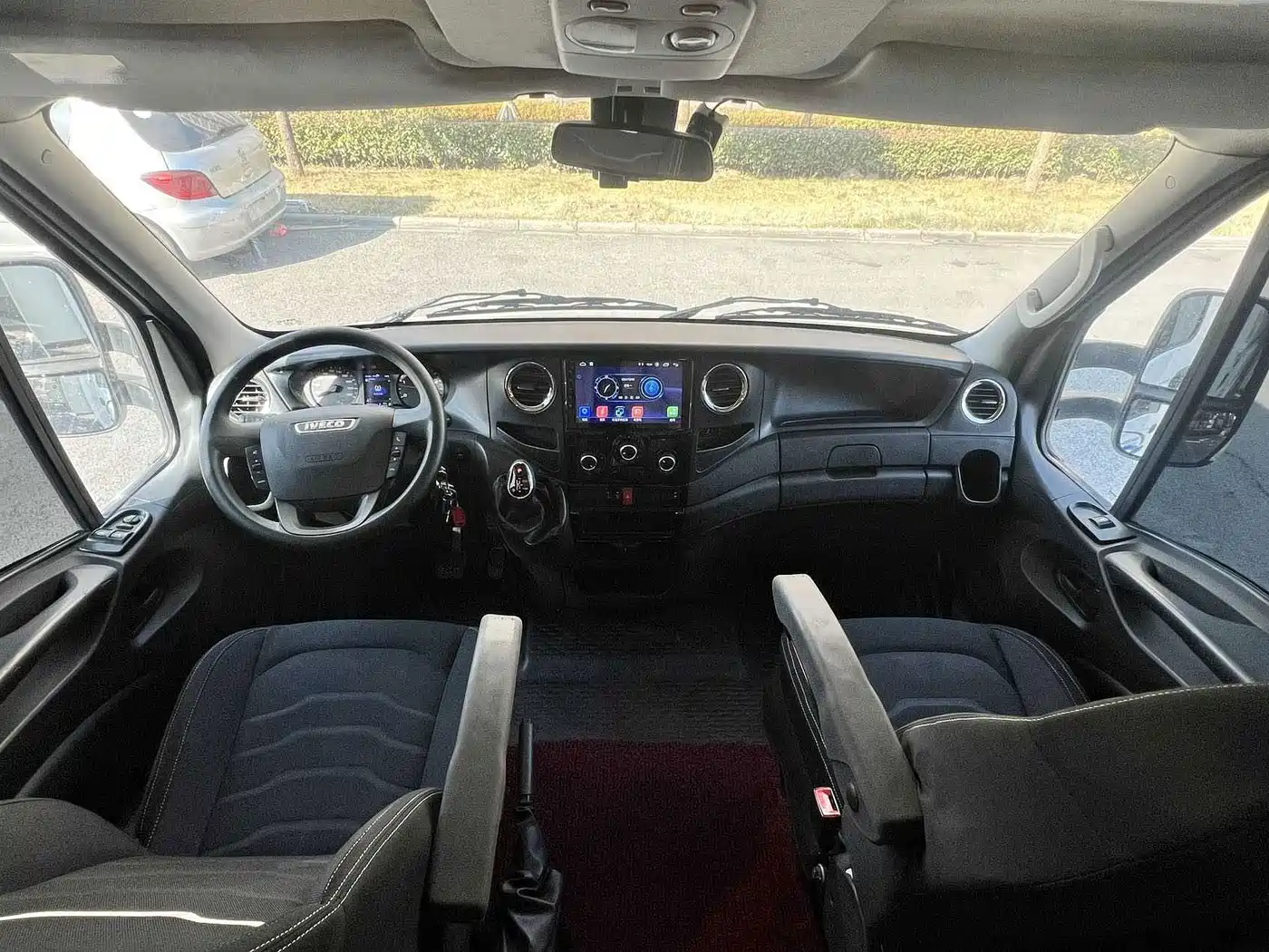 Iveco Daily 2023 2021 3.0T Automatic Professional Chassis 6-ton Extended Wheelbase Double-row Chassis F1C