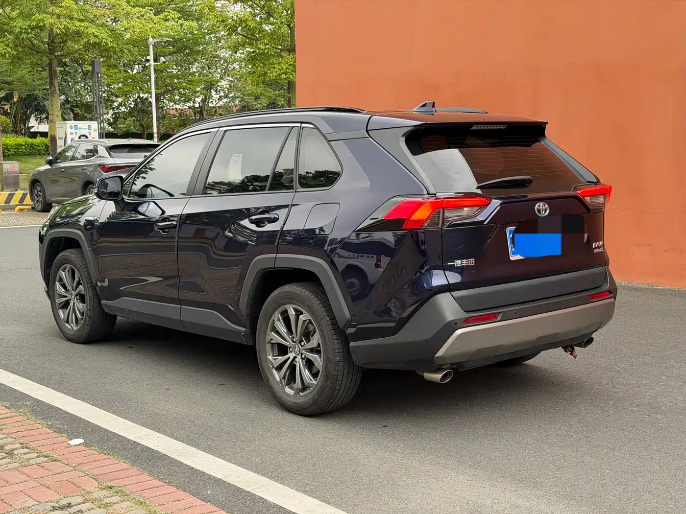 Toyota RAV4 Rongfang 2023 Hybrid 2.5L E-CVT 2WD Elite Plus Edition фото 4