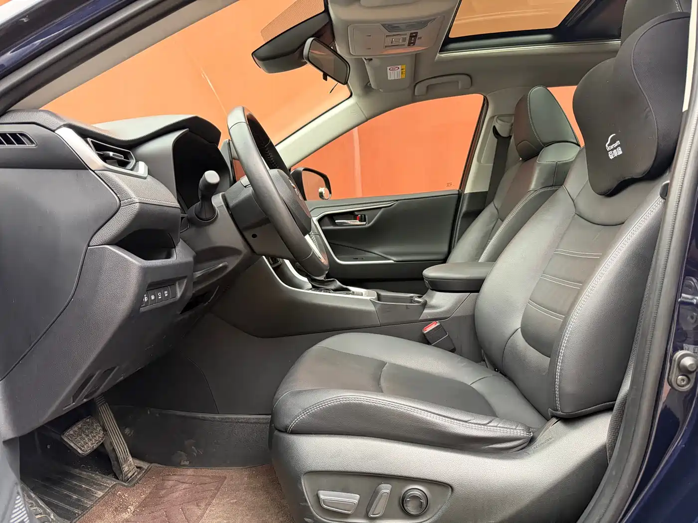 Toyota RAV4 Rongfang 2023 Hybrid 2.5L E-CVT 2WD Elite Plus Edition фото 7