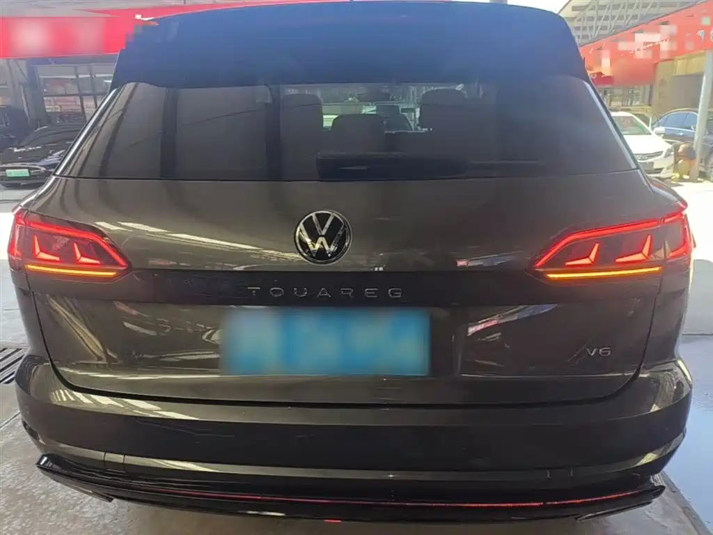 VOLKSWAGEN TOUAREG