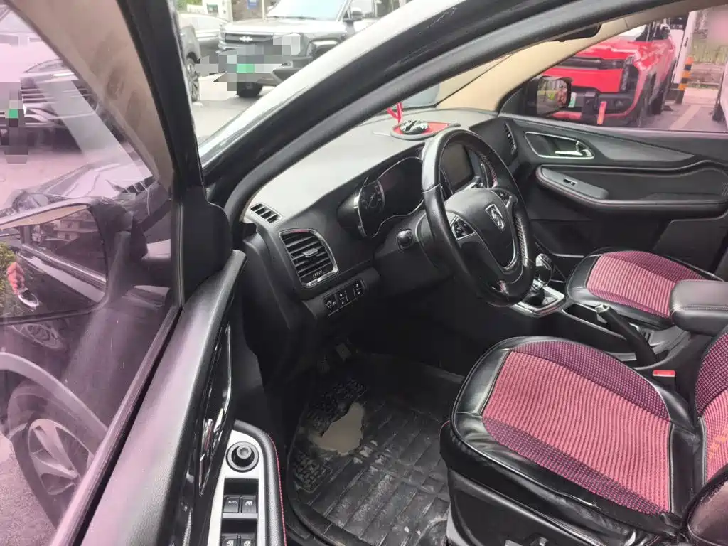 Baojun 560 2015 2015 1.8L Manual Luxury
