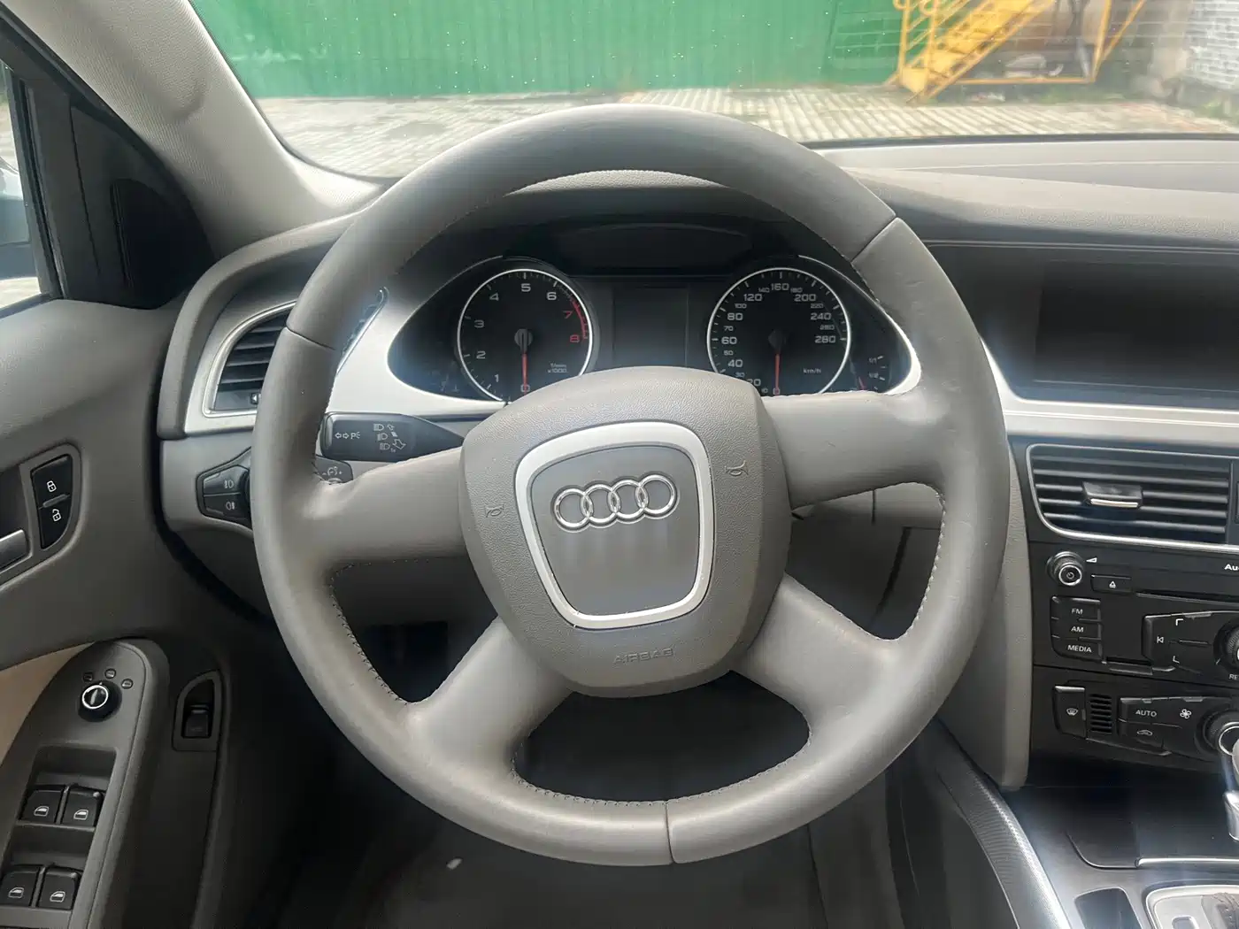 Audi A4L 2010 2010 2.0 TFSI Standard