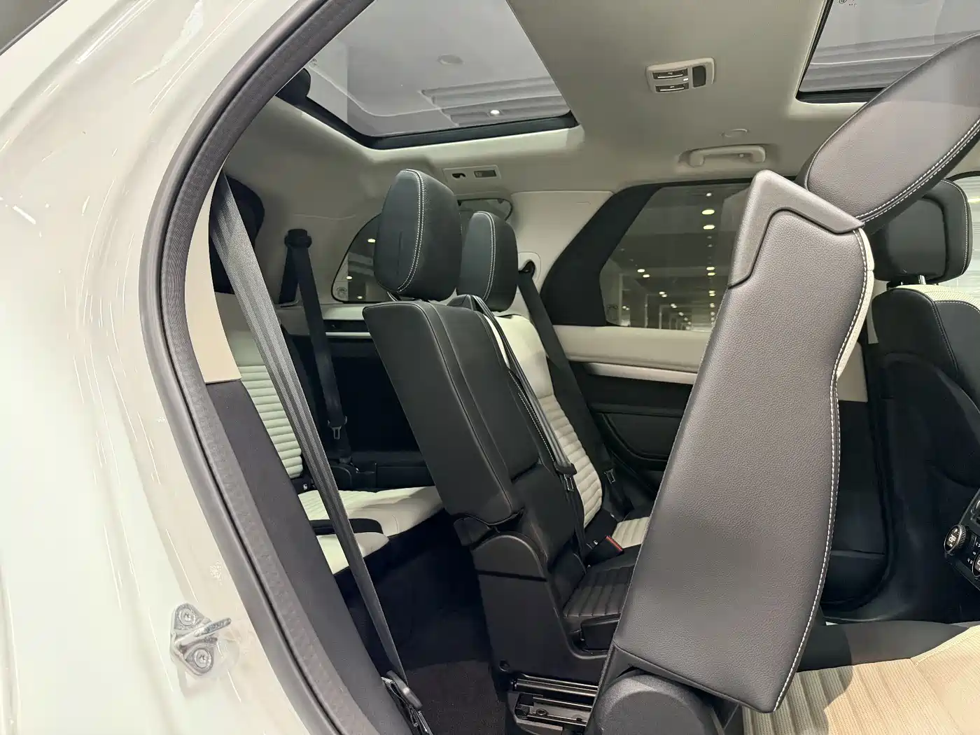 Land Rover Discovery 2024 360PS Dynamic SE фото 25