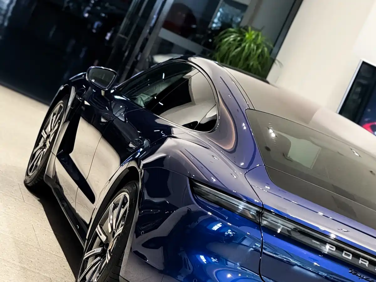 PORSCHE TAYCAN
