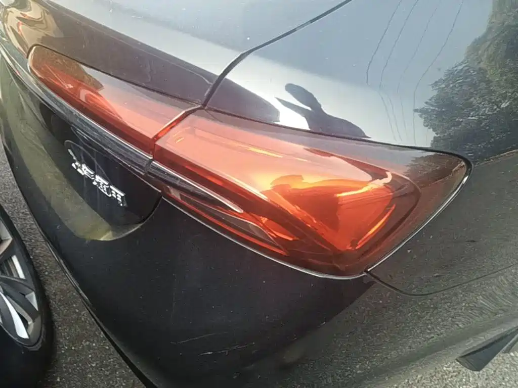Photo 8 - Buick LaCrosse