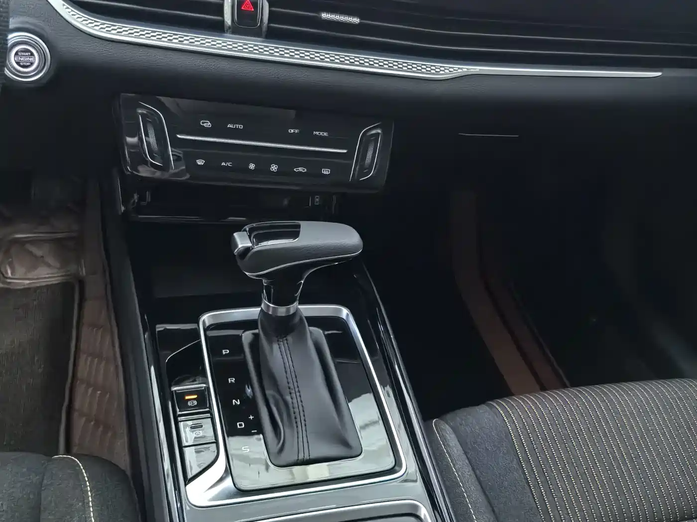 Besturn B70 2025 2025 Dragon Glory Edition 1.5T Premium